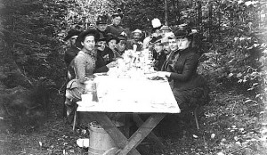 Lakeside picnic, near mouth of Socateau, Photo: Library of Congress